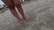 Andando na rua e na praia descal ccedil os sujando os p eacute s Fetiche por p eacute s