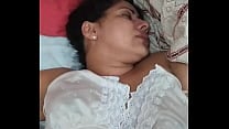 Mulher Indiana enfiando pau gigante na garganta e levando socadas estocadas forte na buceta Mulher Indiana enfiando pau gigante na garganta e levando socadas estocadas forte na buceta
