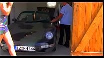 Geile Nachbarin bl auml st und fickt im Auto