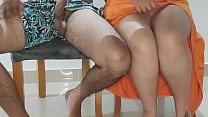 iexcl Subete la falda Hermanastro me folla por debajo de la mesa XXX iexcl Subete la falda Hermanastro me folla por debajo de la mesa XXX