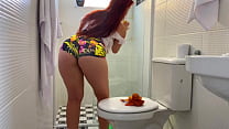 Essa empregada eacute muito safada veio com esse shortinho para me provocar fiquei excitado com essa bunda