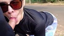 Coroa chupando o pau do novinho no meio da rua em p uacute blico Completo no RED e no Sheer Coroa chupando o pau do novinho no meio da rua em p uacute blico Completo no RED e no Sheer