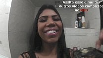 Lunna Vaz levando leitinho na boca enquanto o Luc atilde o estava fazendo a janta   Vlog  4