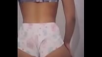 Novinha gostosa dan ccedil ando funk com shortinho