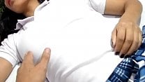 hermano se encuentra a su hermana colegiala d y se la folla