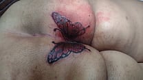 MARY BUTTERFLY refazendo a tatuagem do c uacute marido ALEXANDRE como sempre filmou tudo pra mostrar pra voc ecirc s verem e punhetarem